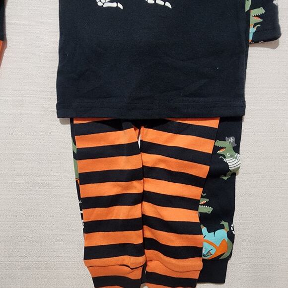 Halloween T-rex pajama 2 pair set for baby 2T carter's - Picture 2 of 7